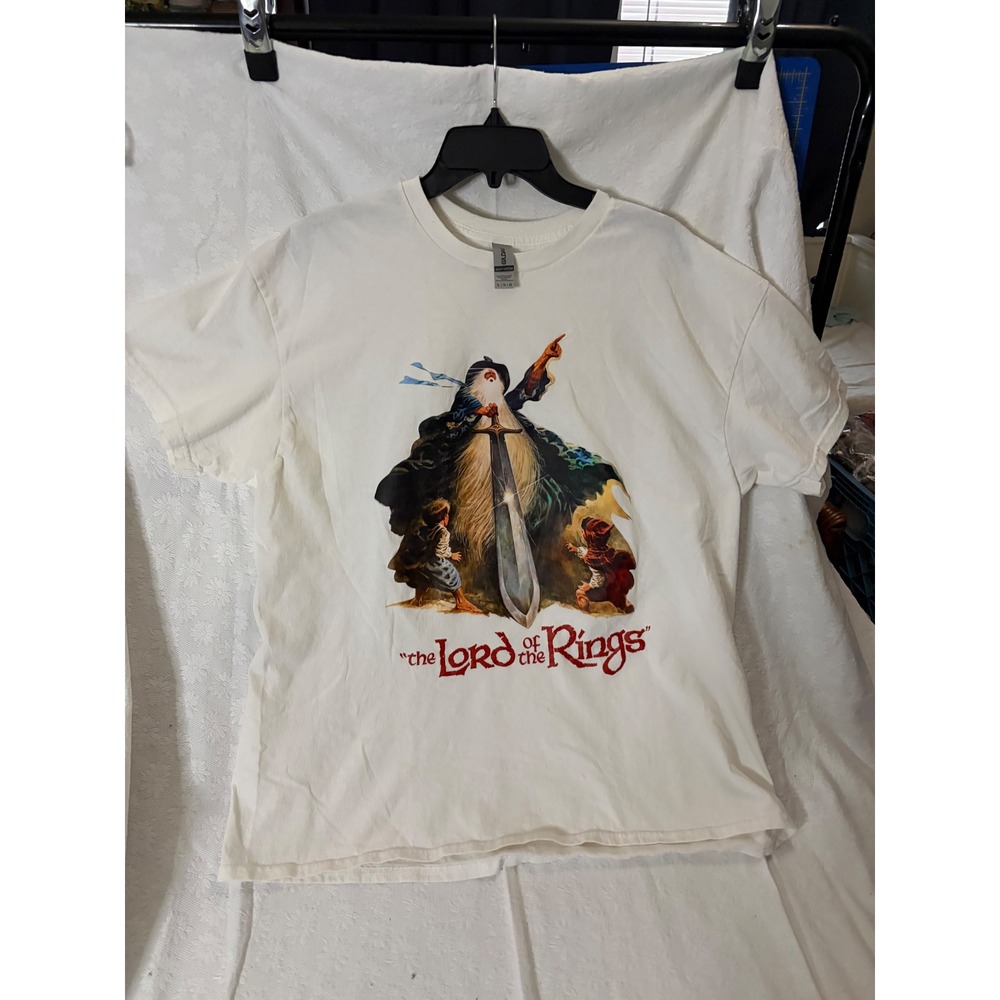 Gildan Lord of the Rings 70s retro-futurism space-operaGandalf Frodo Sam XL A114